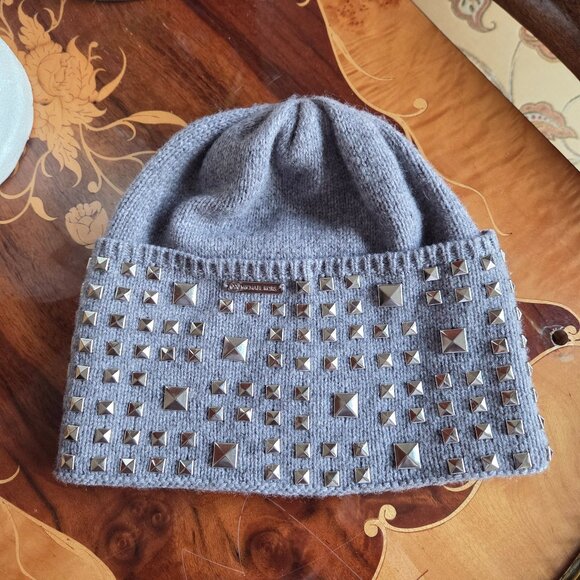 New Beautiful Stud 100% Wool Toque MK - Picture 1 of 7